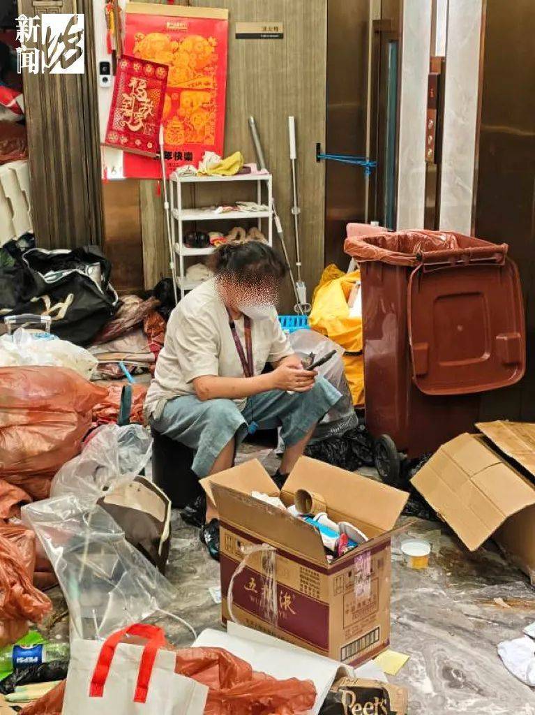 皇冠信用网出租
_垃圾堆满皇冠信用网出租
，臭到离谱！上海顶流豪宅业主也拾荒？邻居直呼倒大霉，不能忍！