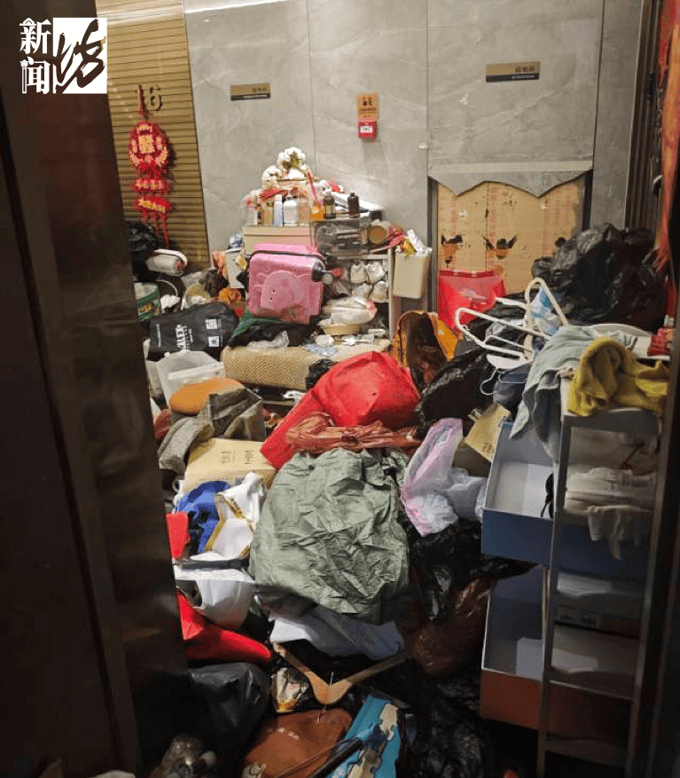 皇冠信用网出租
_垃圾堆满皇冠信用网出租
，臭到离谱！上海顶流豪宅业主也拾荒？邻居直呼倒大霉，不能忍！