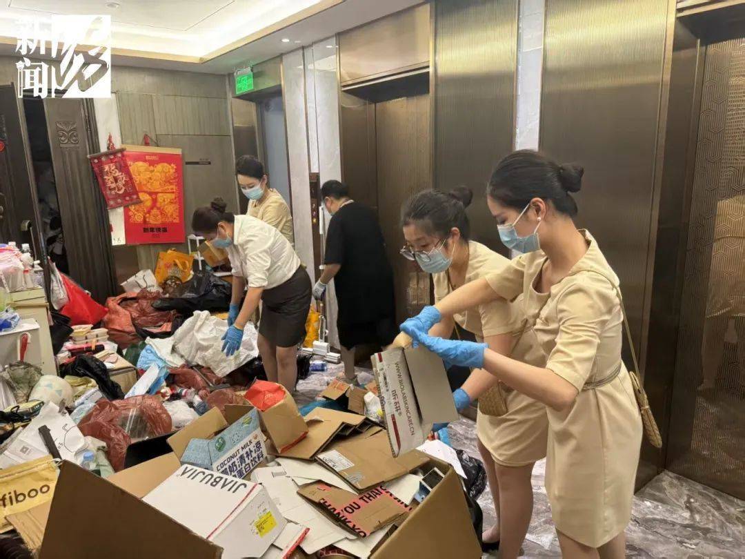 皇冠信用网出租
_垃圾堆满皇冠信用网出租
，臭到离谱！上海顶流豪宅业主也拾荒？邻居直呼倒大霉，不能忍！
