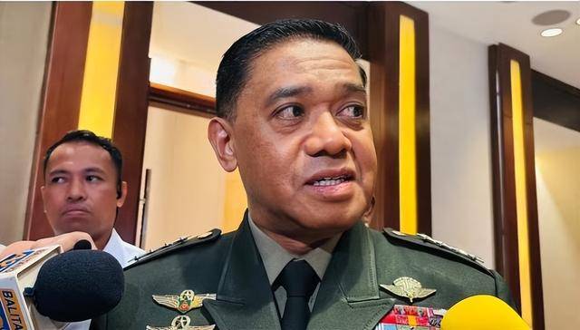 信用网皇冠申请注册
_“坐滩”军舰补给中断信用网皇冠申请注册
,菲军方威胁中国:造成一人死亡即触碰红线