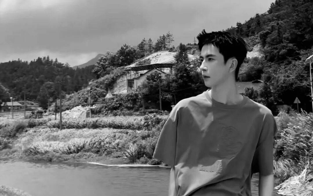 新版hga030_请让于朦胧安息新版hga030,别再散布谣言和阴谋论了 | 新京报快评