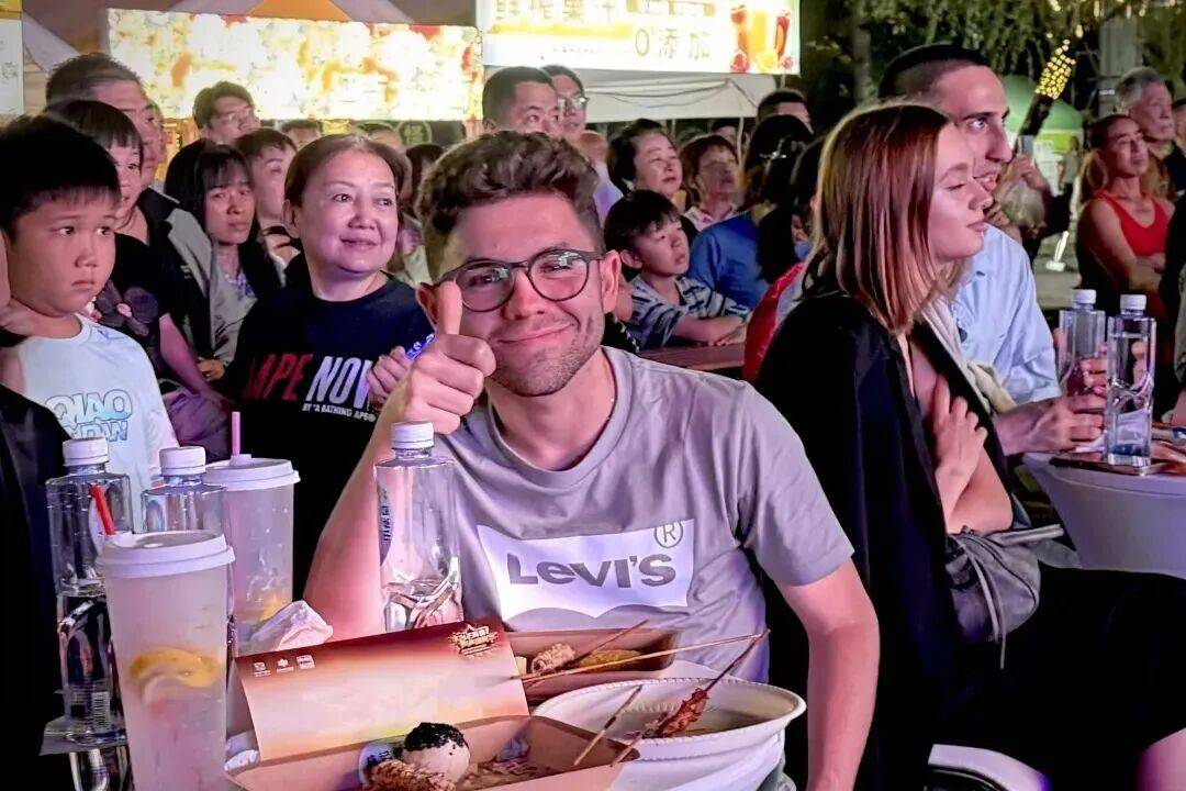 皇冠足球平台代理_2025丰台·学子回家 | “洋学子”邂逅丰台“烟火气”皇冠足球平台代理!丰台群众音乐盛典暨学子回家圆梦音乐会激活城市青春活力——