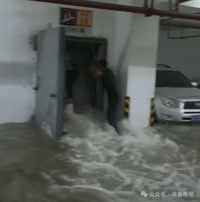 皇冠信用盘会员注册网址_小区业主私自挖地下室皇冠信用盘会员注册网址,致河道挖穿地下车库被淹?官方回应