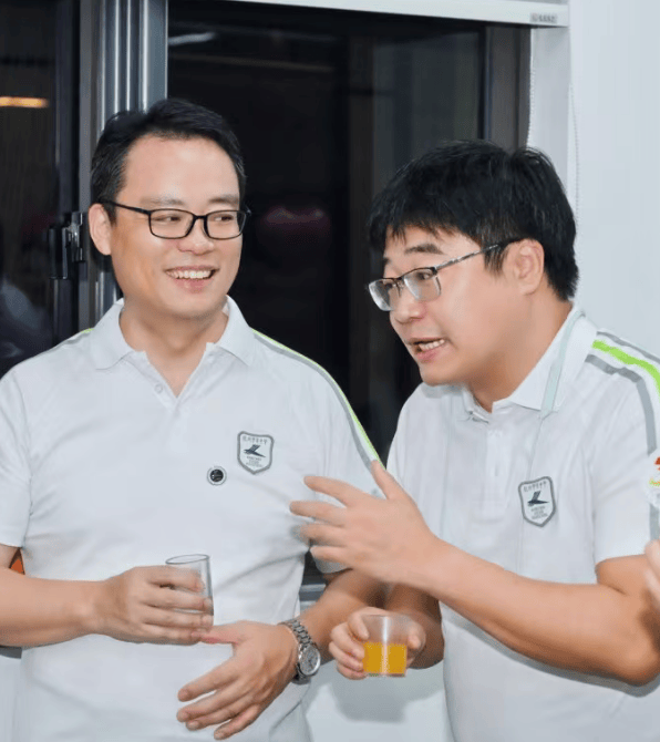 皇冠2登录welcome_那个让老师骄傲的“调皮”班级!30年同学聚会皇冠2登录welcome,还伴有一封来自贵州的感谢信