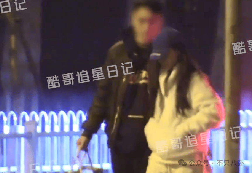 hga035会员注册_他俩没分手但被拍到吵架了hga035会员注册,吵得很凶......