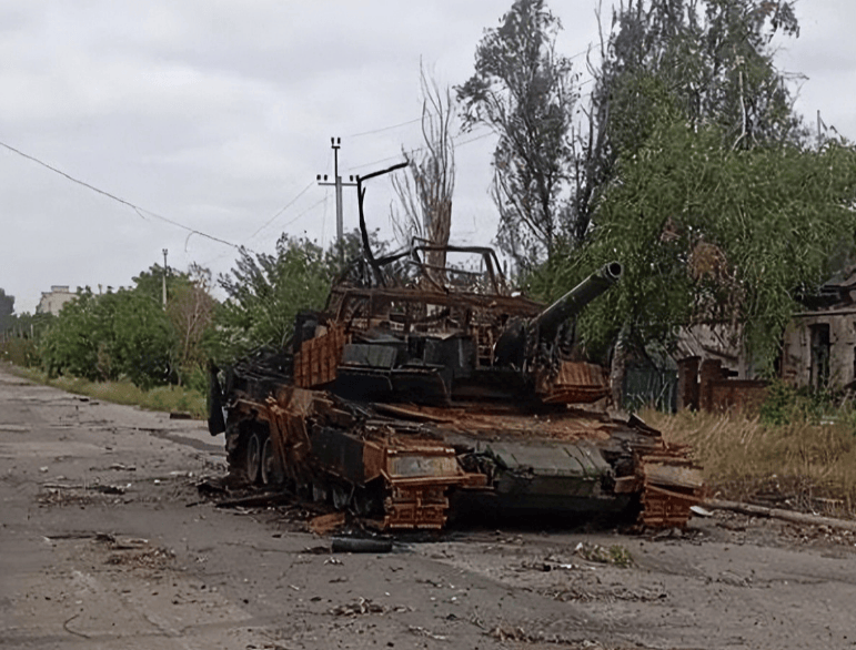 足球足球世界杯
_乌军伪装成女人突围红军城足球足球世界杯
,俄军一次俘虏200人,法械旅这次学到了精髓