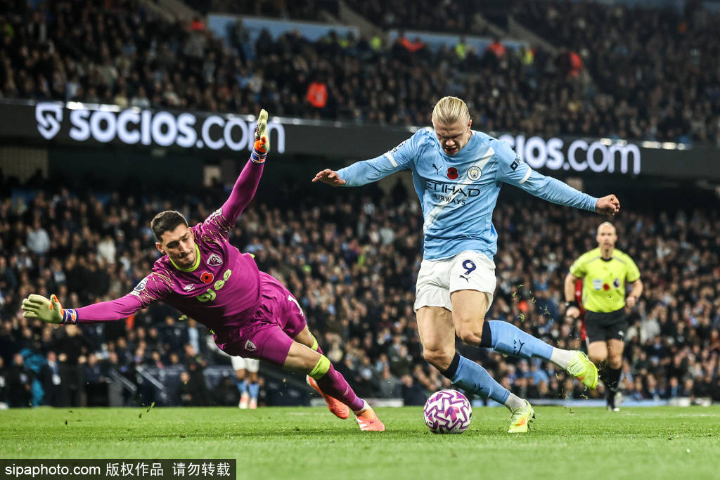 皇冠信用盘注册开通
_曼城3-0完胜利物浦:多库的闪耀表现如何打乱红军战术部署