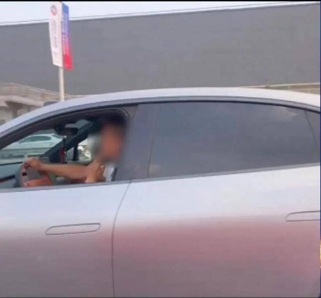 皇冠信用网需要押金吗
_北京交警:群众通过“随手拍”举报的分心驾驶等违法行为皇冠信用网需要押金吗
,已查处