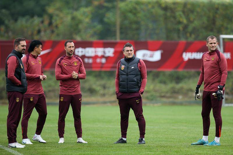 皇冠信用盘怎么申请
_熊猫杯|U22国足末轮战 乌兹别克斯坦排兵布阵有讲究