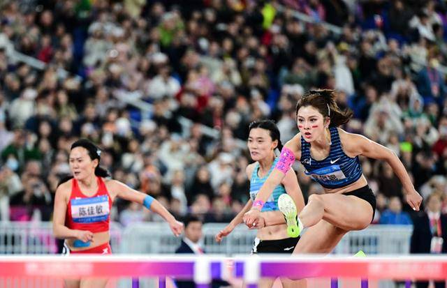 正版皇冠信用盘出租
_吴艳妮还是哭了:当她不再是100米栏赛道上唯一的“答案”正版皇冠信用盘出租
!