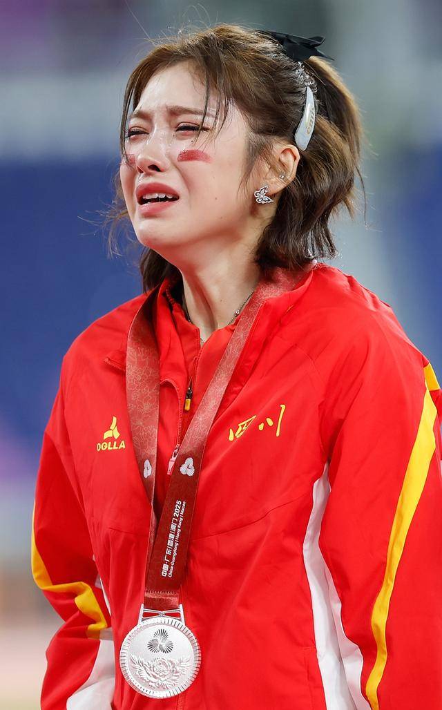 正版皇冠信用盘出租
_吴艳妮还是哭了:当她不再是100米栏赛道上唯一的“答案”正版皇冠信用盘出租
!