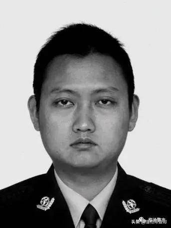 皇冠足球平台代理申请
_中国警察向昆明劫匪下跪皇冠足球平台代理申请
,这一跪,跪出多少人的眼泪