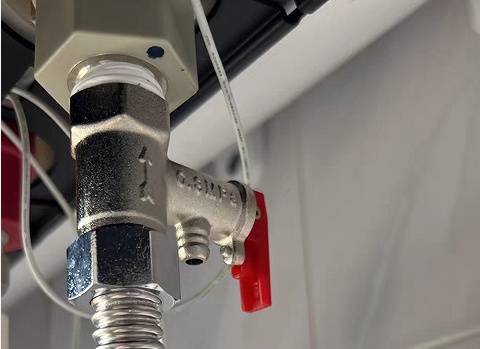 NBA美国职业篮球联赛
_滚烫的水NBA美国职业篮球联赛
,从头流到脚!今晚洗澡前紧急提醒!