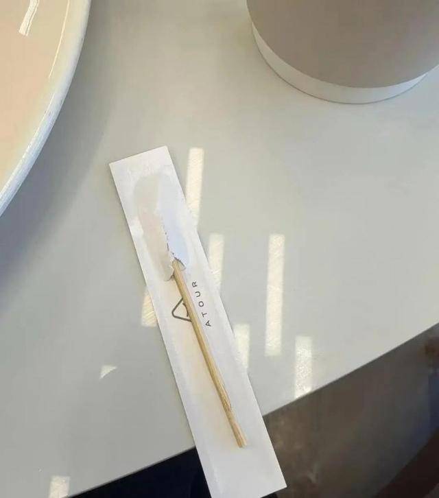 皇冠登1代理_女子称在亚朵酒店内用牙签皇冠登1代理,入口后猛然发现可能是别人用过的,店方回应