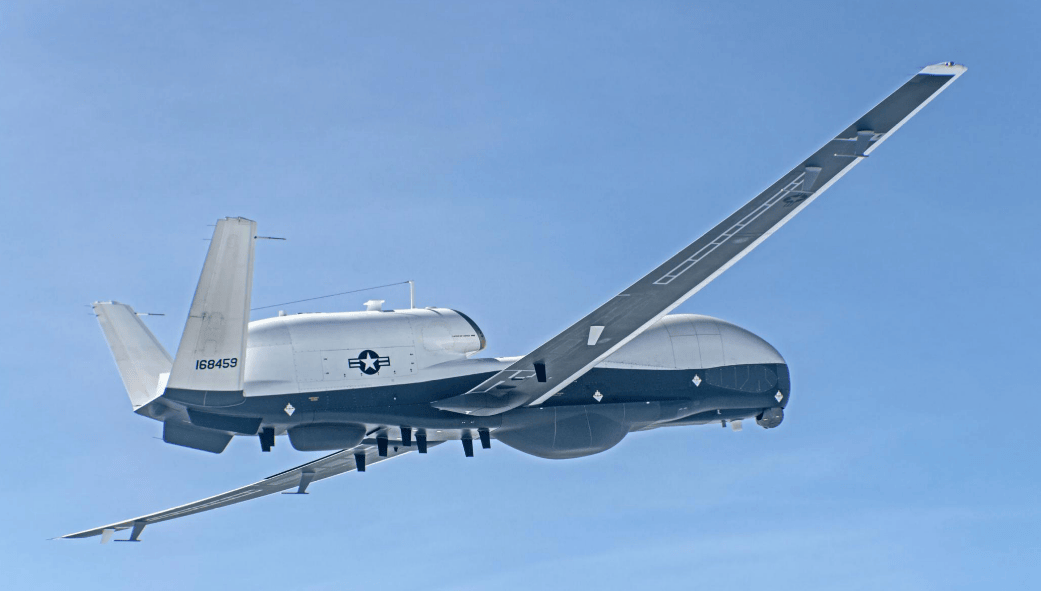 ag hga050.com_台南恒春外海发生激烈对峙ag hga050.com，054A向美军MQ4C喊话：通报你的意图！