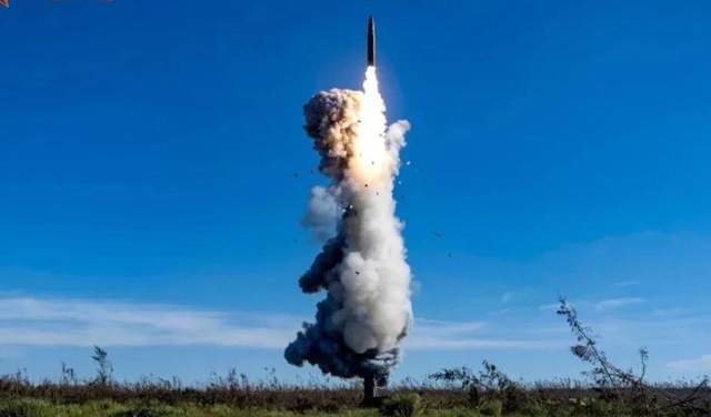 切塞纳vs恩特拉_全球独一份切塞纳vs恩特拉，中国洲际导弹车为啥要“横着走”？这里面真有大讲究