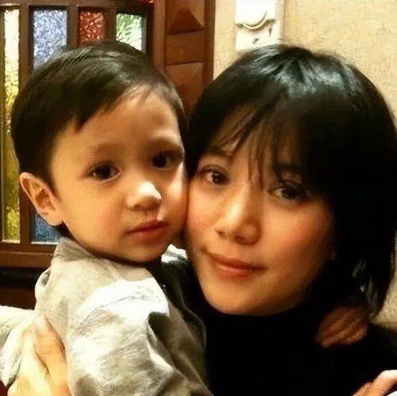 舒列夫 v 乌德勒支_张智霖、袁咏仪的儿子在《歌手2025》实习时给陈楚生做过“光替”舒列夫 v 乌德勒支，张智霖骄傲告诉陈楚生：儿子是学音乐的，乐器、创作、编曲都会，“比我厉害”