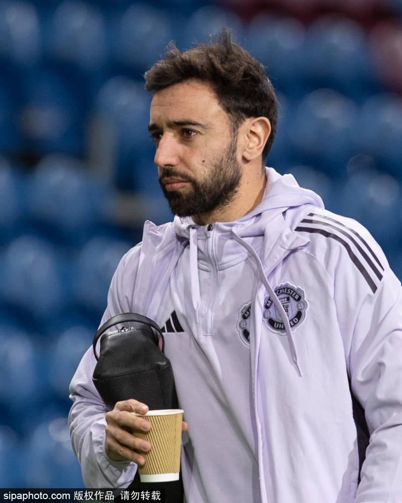 皇冠mos066_砸球发泄！18岁莱西登场仅28分钟就被罚下皇冠mos066，4分钟内连拿两黄的背后故事与战术分析