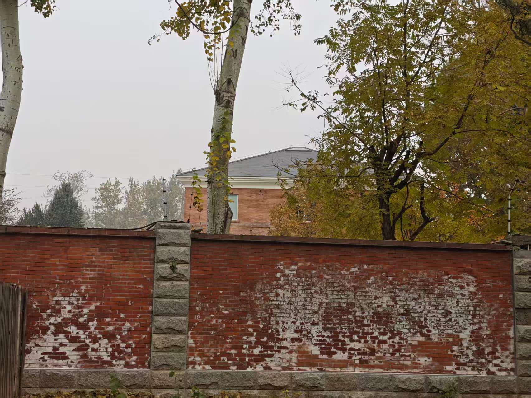 皇冠登一登二登三区别_别墅住了30年一直用自备井水皇冠登一登二登三区别，居民：隔壁都接了，我们呢？