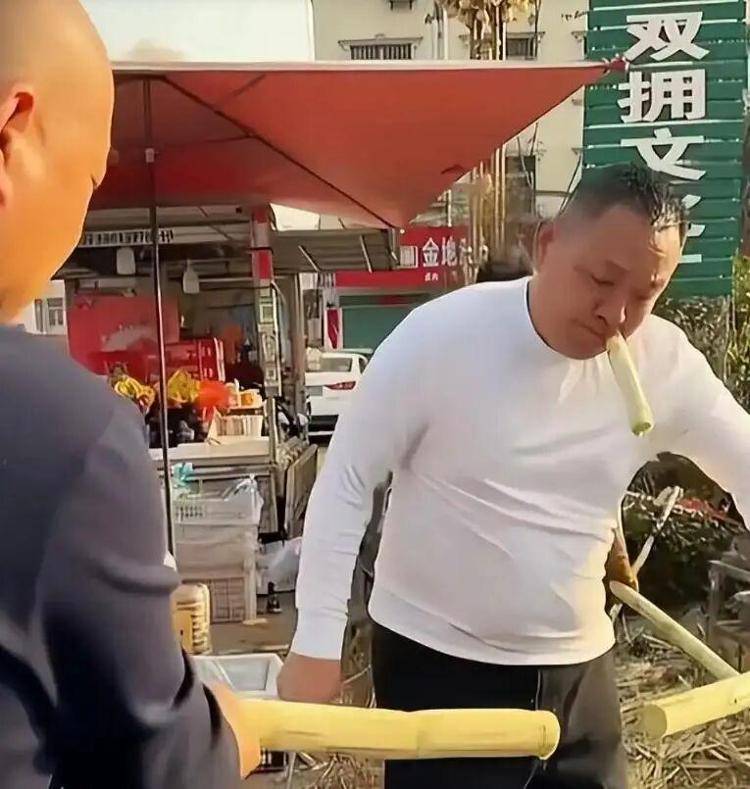 如何代理皇冠信用网_于东来退休后在家卖甘蔗如何代理皇冠信用网？辟谣：实为途经南阳时买甘蔗