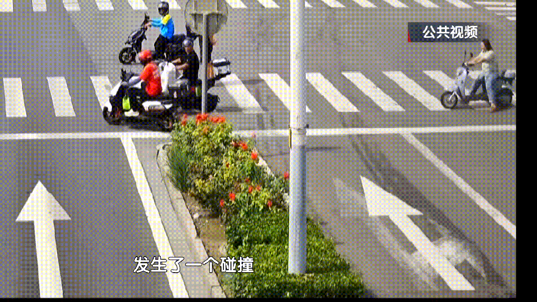 皇冠信用盘出租
_北京街头一轿车90km/h抢黄灯皇冠信用盘出租
,撞飞闯红灯的电动自行车,致一人死亡!检察机关提起公诉