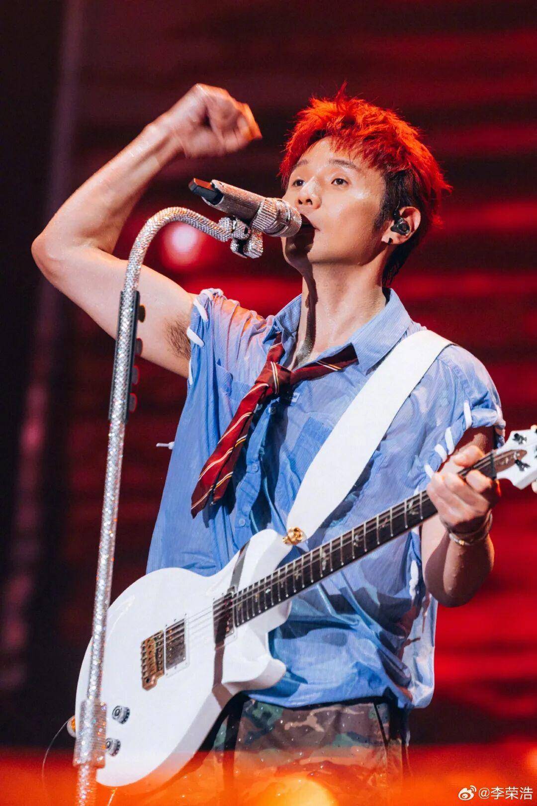 皇冠登3管理出租_吴向飞喊话李荣浩道歉:未授权唱我的歌;李荣浩火速回应:请列明场次皇冠登3管理出租,若侵权一定赔偿道歉