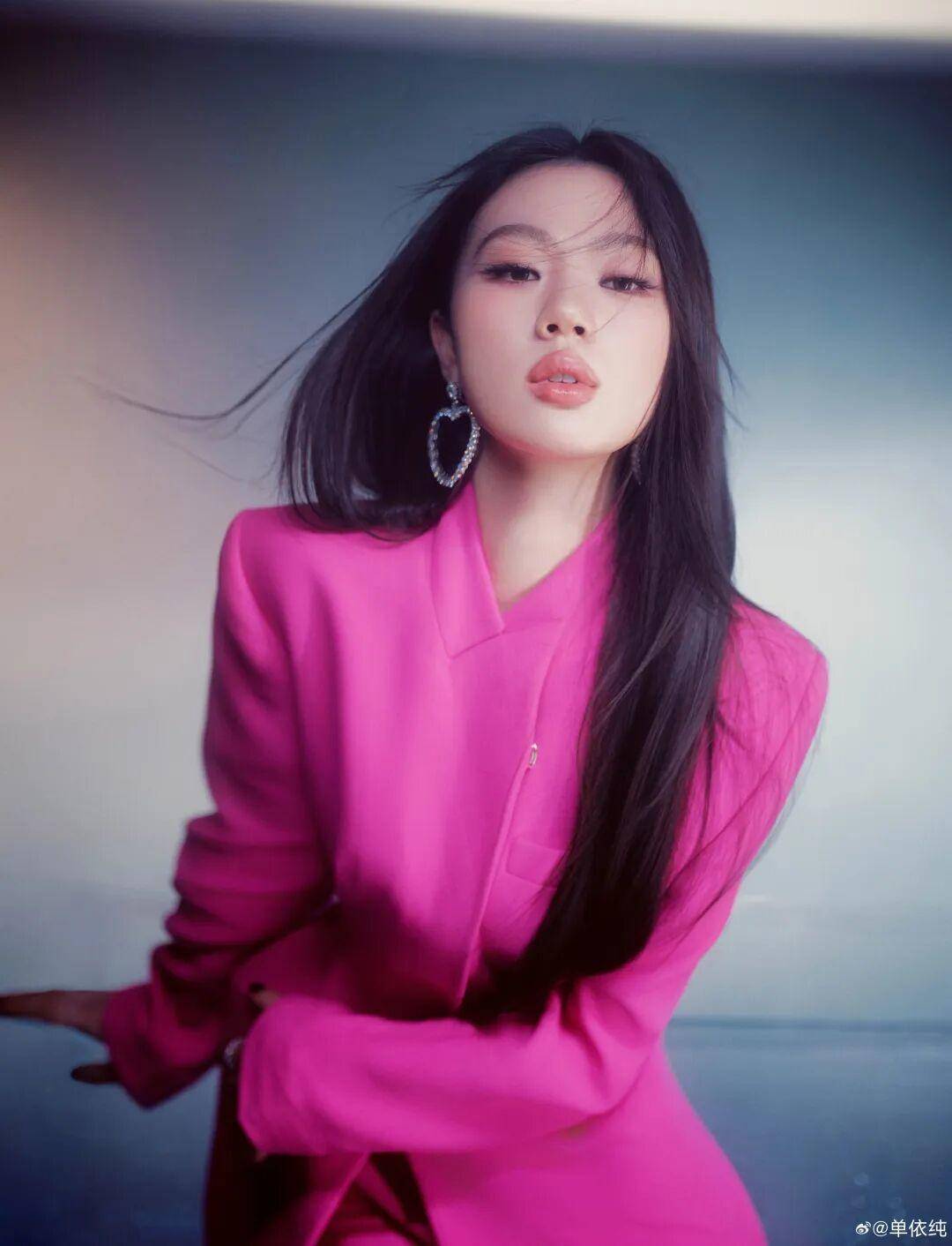 皇冠登3管理出租_吴向飞喊话李荣浩道歉:未授权唱我的歌;李荣浩火速回应:请列明场次皇冠登3管理出租,若侵权一定赔偿道歉