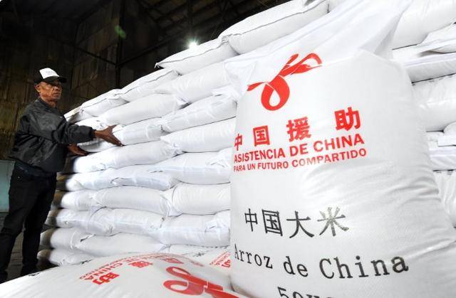 皇冠信用网登2代理_中国送粮俄罗斯送油皇冠信用网登2代理,大批记者登船,特朗普清楚:想啃下古巴不容易