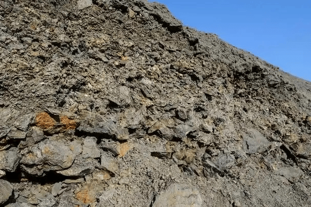 皇冠体育App下载_中国握住稀土王牌!美国想不通皇冠体育App下载,废弃的剧毒尾矿,变成了稀缺资源