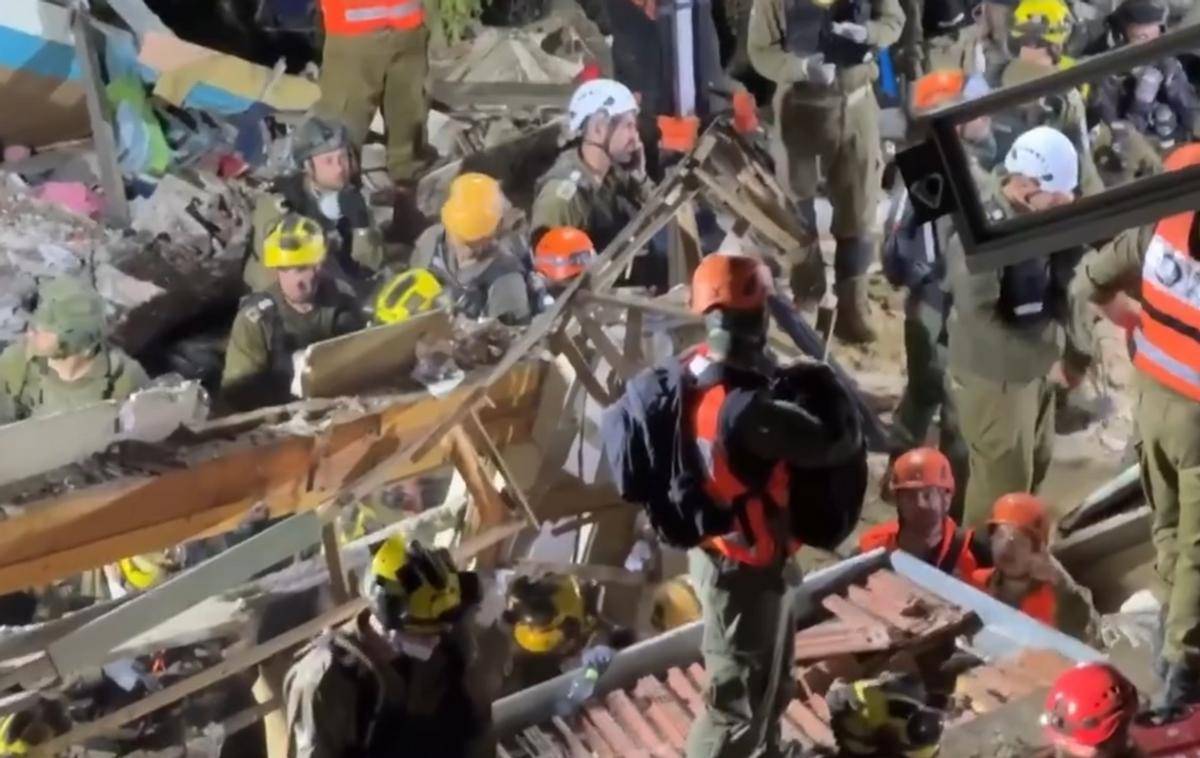 皇冠足球平台代理_浓烟遮天蔽日!阿联酋快顶不住了皇冠足球平台代理,以军承认伊朗还有一半发射器!