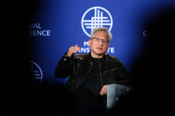 皇冠信用网开户_黄仁勋:中国不应获得英伟达的最先进芯片皇冠信用网开户,美国应保持AI领先地位