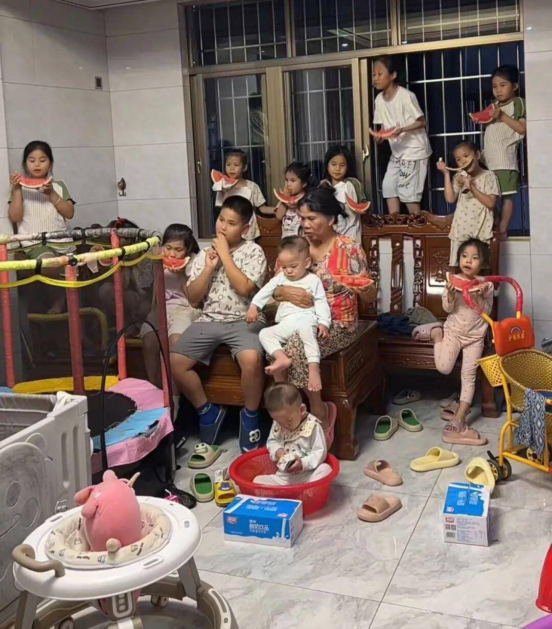 皇冠代理管理端_广东湛江一网友分享73岁母亲带着三十多个孙子孙女玩的视频皇冠代理管理端,获多名网友祝福:像孙悟空的猴子猴孙