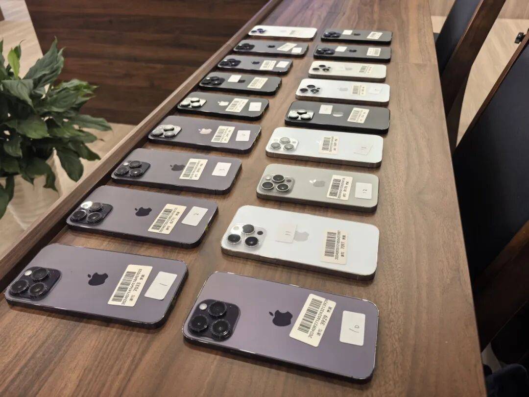 皇冠信用网出租足球_买了18部手机 部部开不了机皇冠信用网出租足球?只因他做了这件事……