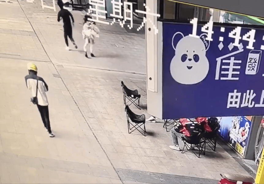 世界盃如何代理
_江西南昌警方:违法行为人张某某(男世界盃如何代理
,15岁)正接受公安机关调查