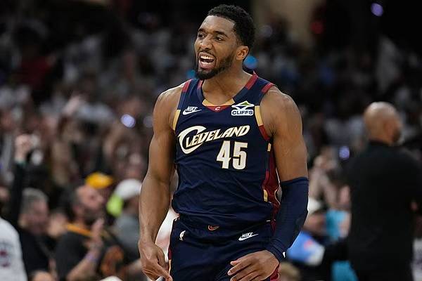 皇冠信用网正网_NBA|米切尔43分哈登全场唯一两双皇冠信用网正网,骑士扳平大比分