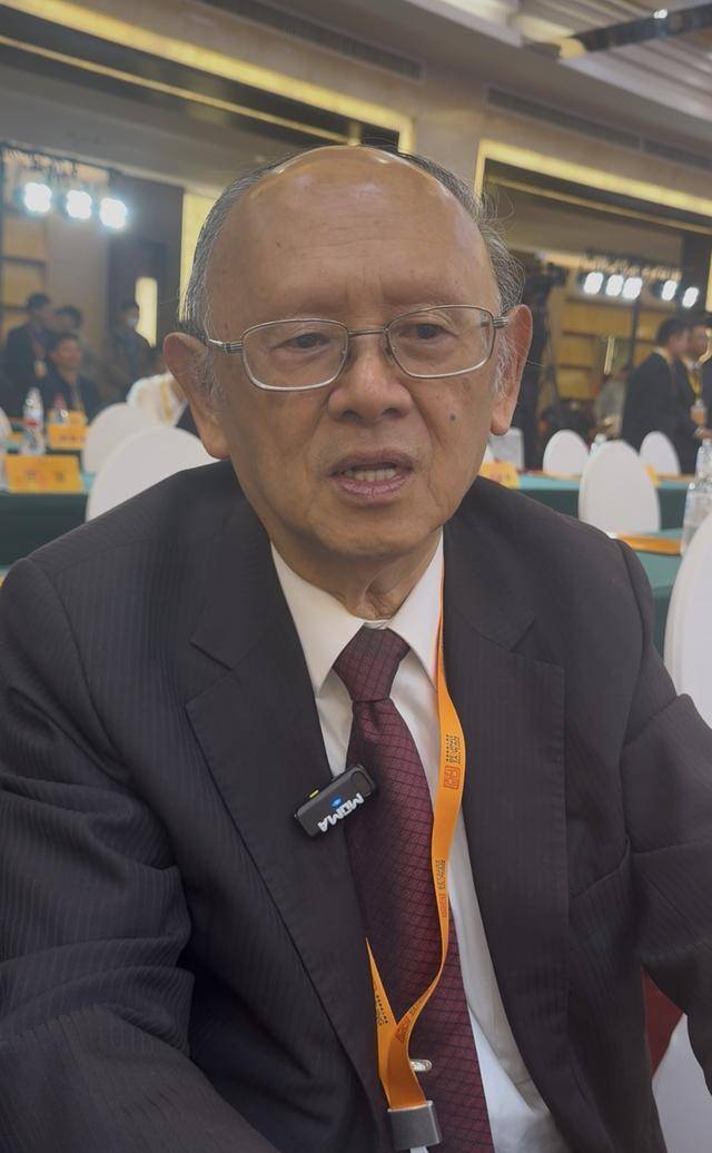 皇冠信用网开户要钱吗
_台湾统一联盟党荣誉主席戚嘉林:郑丽文说“我是中国人”皇冠信用网开户要钱吗
,她的认同无可置疑