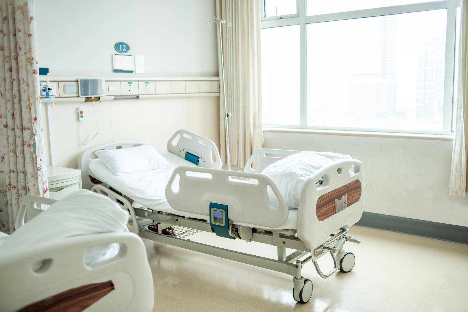 利兹联 vs埃弗顿_男子在医院就医时吃馒头“噎死”利兹联 vs埃弗顿，家属申请理赔被拒！保险公司被判支付6万余元保险金