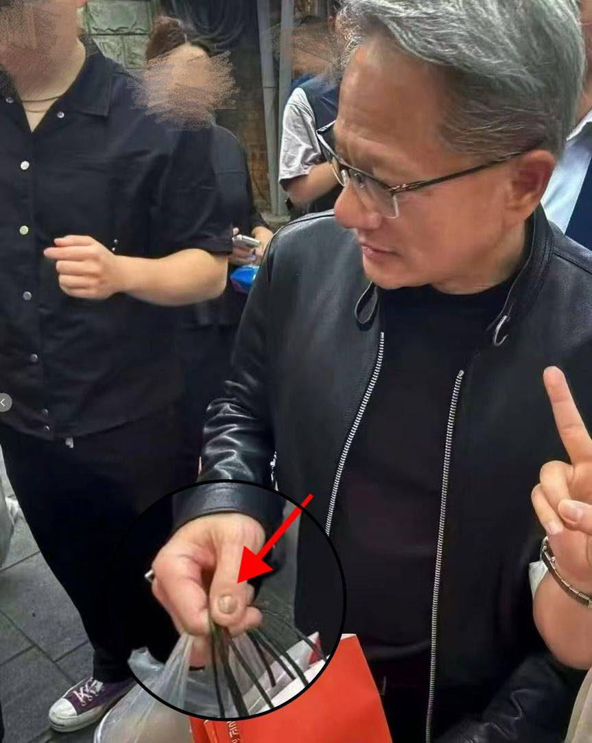 TianLu V BOA
_黄仁勋的指甲冲上热搜!高清镜头曝光TianLu V BOA
,网友吵翻!医生:这6种情况都可能